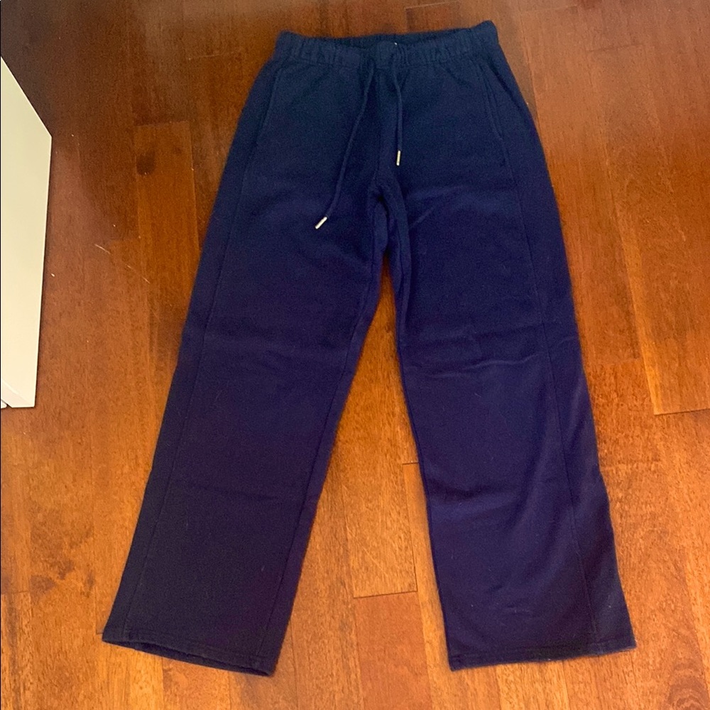 Small garage wide leg sweatpants!